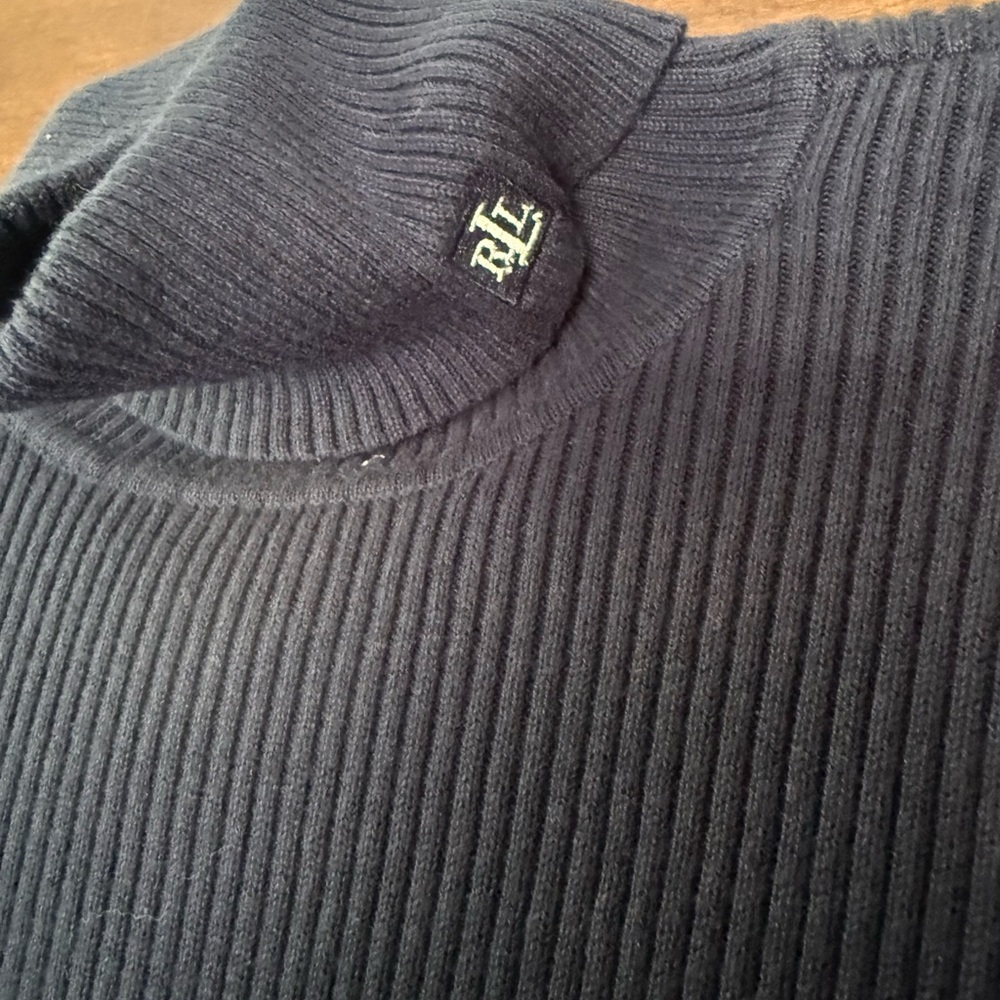 Women’s NWT Ralph Lauren Classic Turtleneck Sweater in Rich Navy color